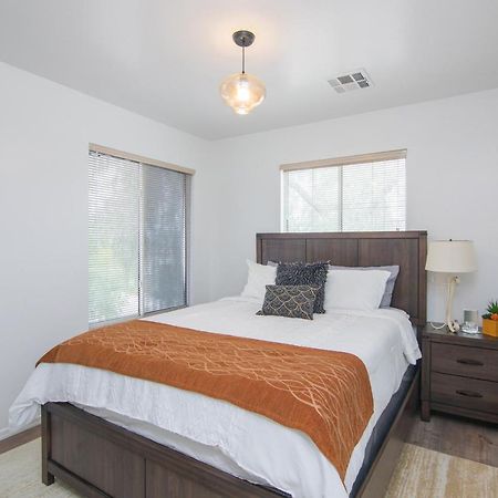 Stylish Home Phoenix - Low Rates Now! Eksteriør billede