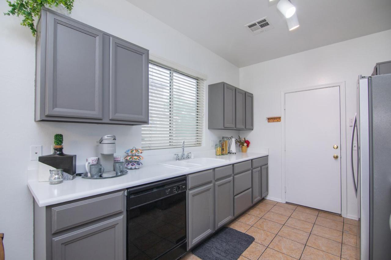 Stylish Home Phoenix - Low Rates Now! Eksteriør billede