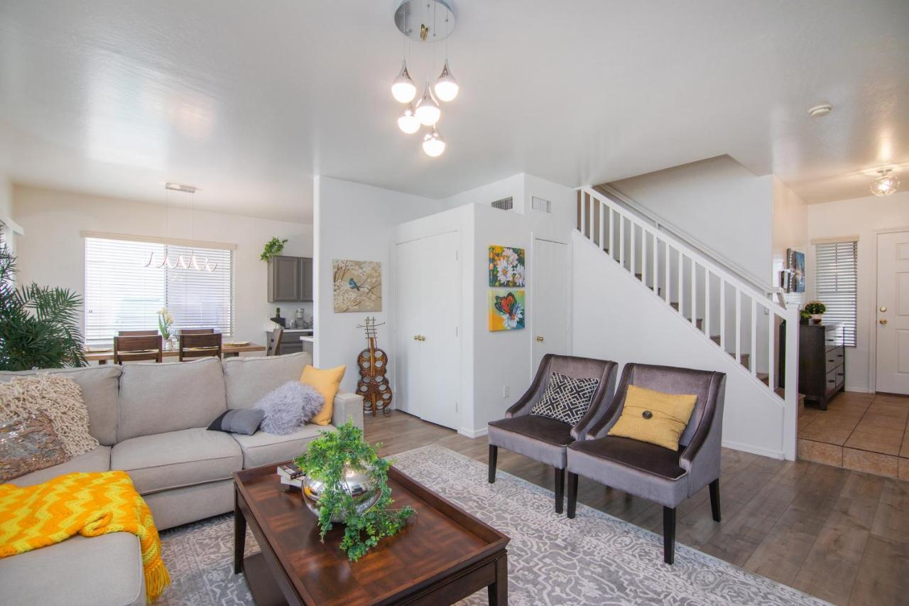 Stylish Home Phoenix - Low Rates Now! Eksteriør billede
