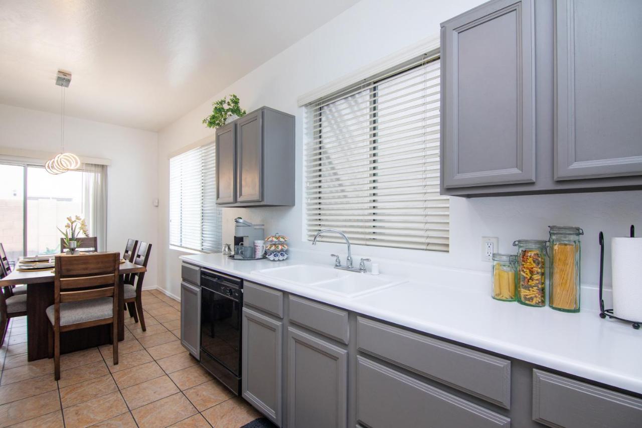 Stylish Home Phoenix - Low Rates Now! Eksteriør billede