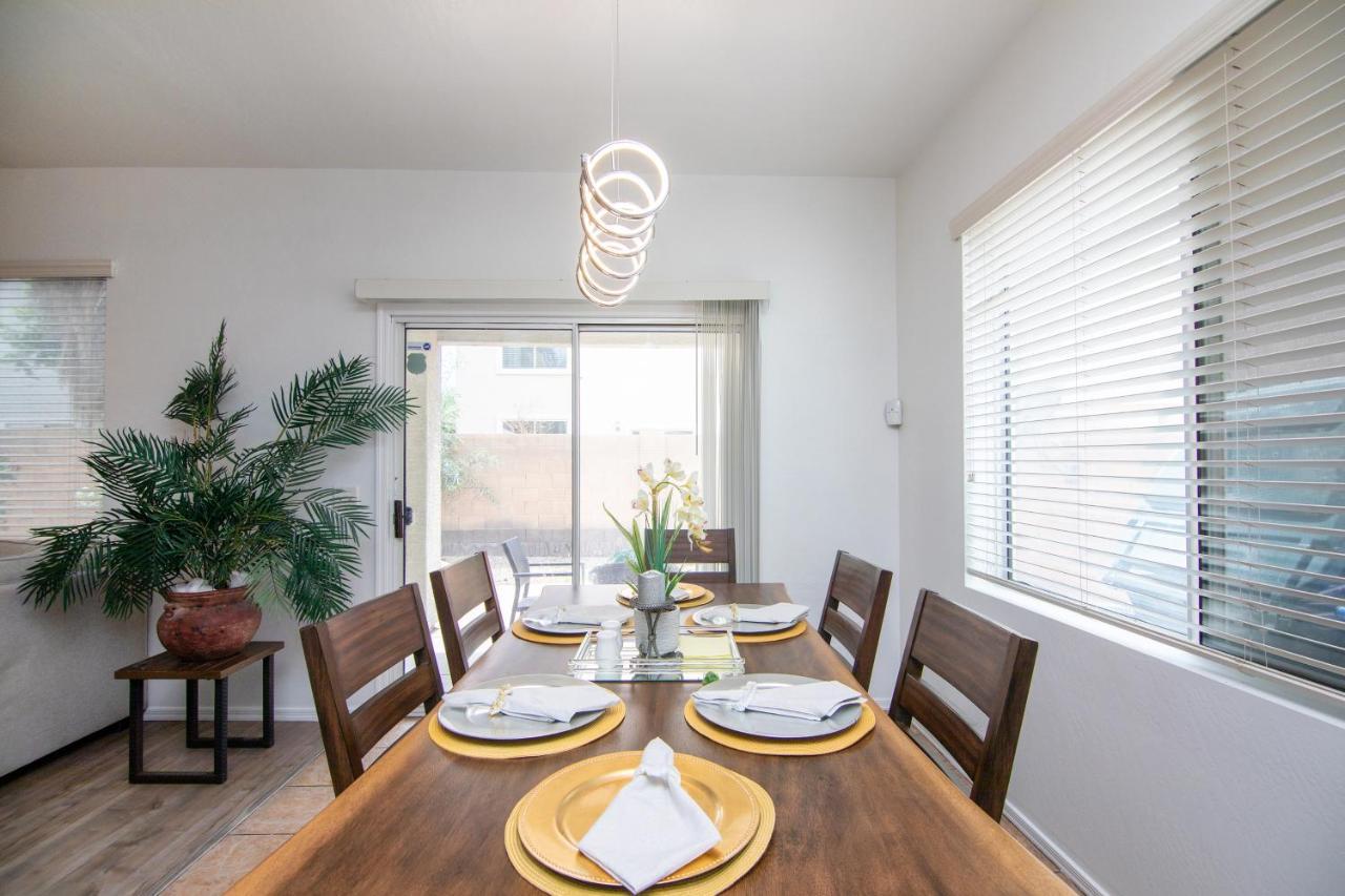 Stylish Home Phoenix - Low Rates Now! Eksteriør billede